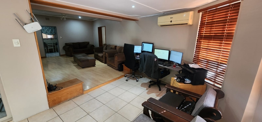 7 Bedroom Property for Sale in Flamwood North West